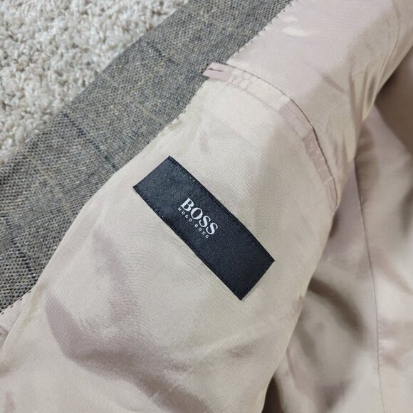 Hugo Boss Blazer Mens 40R Brown Wool Blend Plaid Lined Sports Coat Stain* - Picture 3 of 8